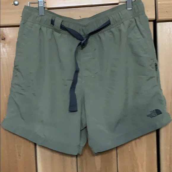 cargo shorts zip pockets